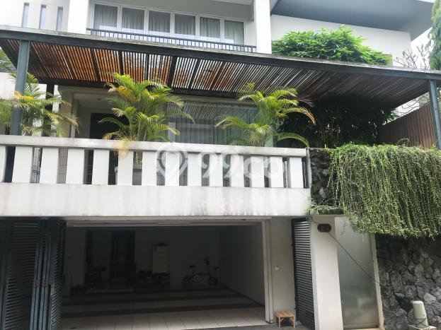 PRIME LOCATION! Rumah di Kebayoran Baru, 2 KM, Lingkungan Strategis, LT 250m² LB 250m² PRIME LOCATION! Rumah di Kebayoran Baru, 2 KM, Lingkungan Strategis, LT 250m² LB 250m²