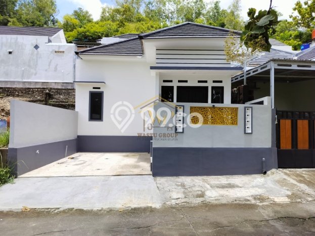 Rumah Strategis dengan Luas Tanah 92m2m² dan Luas Bangunan 48m2m² di Kawasan Pajangan, Bantul Rumah Strategis dengan Luas Tanah 92m2m² dan Luas Bangunan 48m2m² di Kawasan Pajangan, Bantul