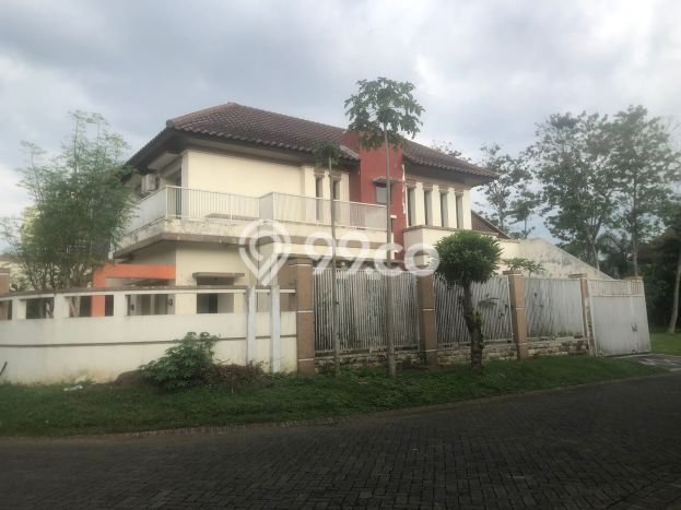 Rumah 3 Kamar Dekat Pusat Perbelanjaan di , Malang Rumah 3 Kamar Dekat Pusat Perbelanjaan di , Malang