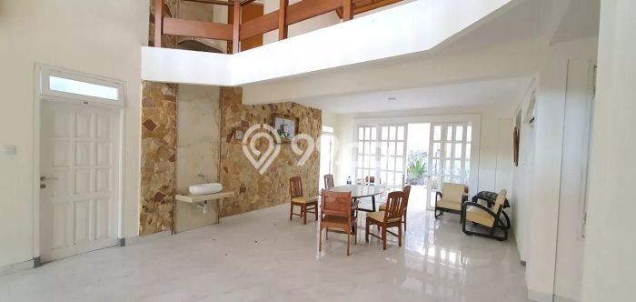 Rumah Mewah LB 750m2 Siap Pakai Desain Elegan di Griya Shanta, Malang Rumah Mewah LB 750m2 Siap Pakai Desain Elegan di Griya Shanta, Malang