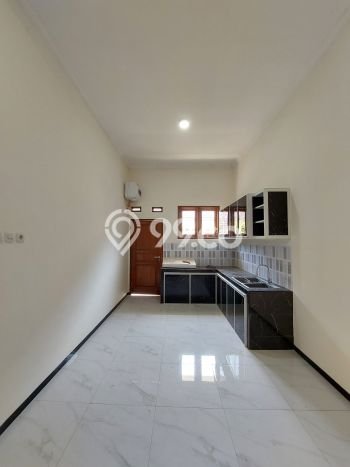 SIAP HUNI! Rumah Strategis di , Luas 108m2m² Bangunan 130m2m² SIAP HUNI! Rumah Strategis di , Luas 108m2m² Bangunan 130m2m²