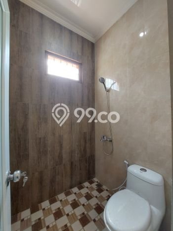 SIAP HUNI! Rumah Strategis di , Luas 108m2m² Bangunan 130m2m² SIAP HUNI! Rumah Strategis di , Luas 108m2m² Bangunan 130m2m²
