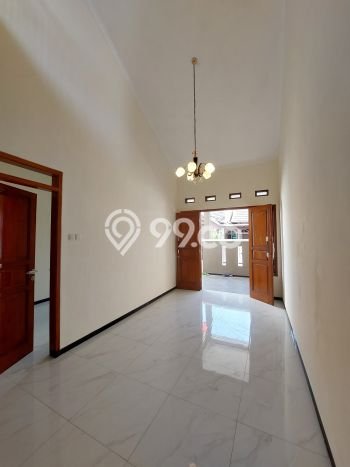 SIAP HUNI! Rumah Strategis di , Luas 108m2m² Bangunan 130m2m² SIAP HUNI! Rumah Strategis di , Luas 108m2m² Bangunan 130m2m²