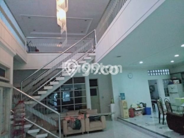 Dijual Rumah Premium dengan Fasilitas Sekitar Komplit di Semarang Tengah, Semarang Dijual Rumah Premium dengan Fasilitas Sekitar Komplit di Semarang Tengah, Semarang