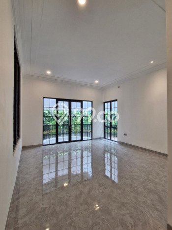 Dijual Rumah Mewah Elegan Dengan View Cantik di Tomang, Jakarta Barat Dijual Rumah Mewah Elegan Dengan View Cantik di Tomang, Jakarta Barat