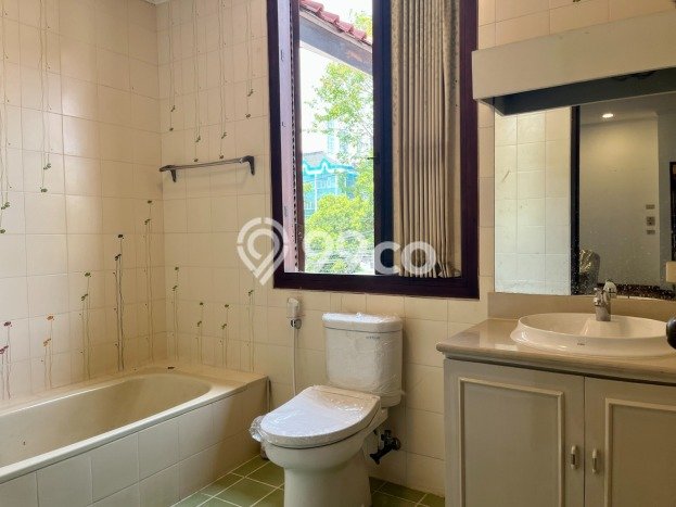 For Sale! Luxury House LT 350m2 Desain Elegan di Ancol For Sale! Luxury House LT 350m2 Desain Elegan di Ancol