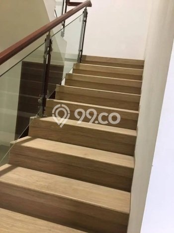 Rumah Strategis Lebak Bulus, Jakarta Selatan, LT 230m² Bangunan 331m² Rumah Strategis Lebak Bulus, Jakarta Selatan, LT 230m² Bangunan 331m²