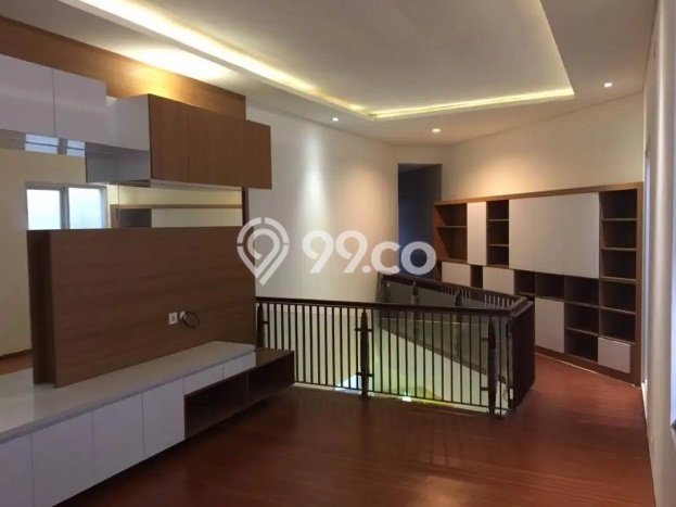 Rumah Strategis Lebak Bulus, Jakarta Selatan, LT 230m² Bangunan 331m² Rumah Strategis Lebak Bulus, Jakarta Selatan, LT 230m² Bangunan 331m²