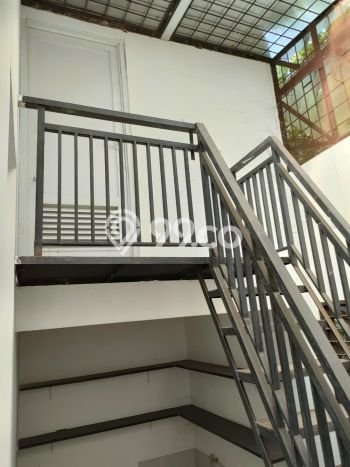 Hunian Mewah LB 155m2 Siap Pakai Desain Elegan di Cawang, Jakarta Timur Hunian Mewah LB 155m2 Siap Pakai Desain Elegan di Cawang, Jakarta Timur