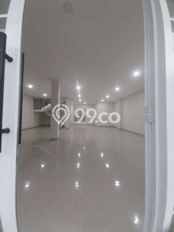Ruko Disewakan di Area Ramai Cempaka Putih, Jakarta Pusat Ruko Disewakan di Area Ramai Cempaka Putih, Jakarta Pusat