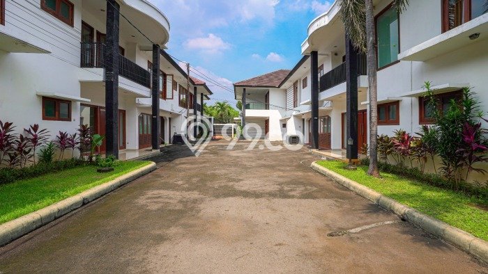 Sewa Rumah Strategis di Pejaten LT 800m2 / LB 500m2 Kondisi Bagus Sewa Rumah Strategis di Pejaten LT 800m2 / LB 500m2 Kondisi Bagus