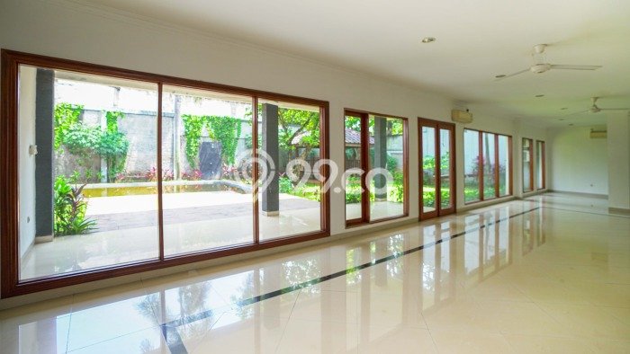 Sewa Rumah Strategis di Pejaten LT 800m2 / LB 500m2 Kondisi Bagus Sewa Rumah Strategis di Pejaten LT 800m2 / LB 500m2 Kondisi Bagus