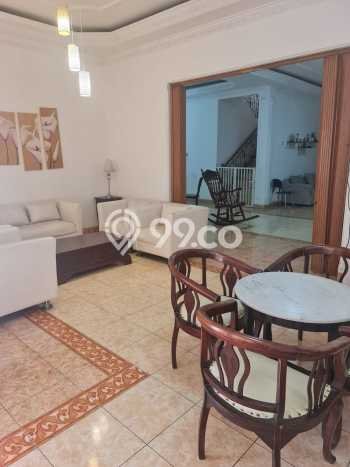 NEW LISTING! Rumah Strategis di Tanjung Barat, LT 300m² LB 400m² NEW LISTING! Rumah Strategis di Tanjung Barat, LT 300m² LB 400m²