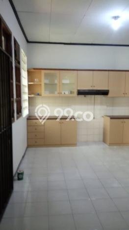 PROPERTI PILIHAN! Rumah Asri area Gandaria, LT 350m² Bangunan 250m² PROPERTI PILIHAN! Rumah Asri area Gandaria, LT 350m² Bangunan 250m²