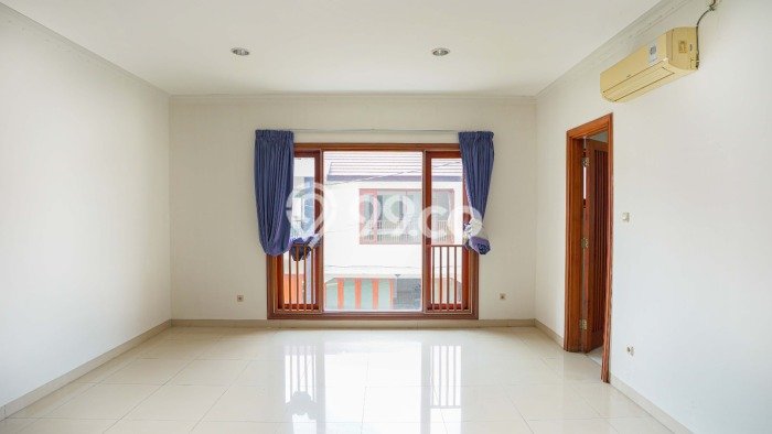 Sewa Rumah Strategis di Pejaten LT 800m2 / LB 500m2 Kondisi Bagus Sewa Rumah Strategis di Pejaten LT 800m2 / LB 500m2 Kondisi Bagus