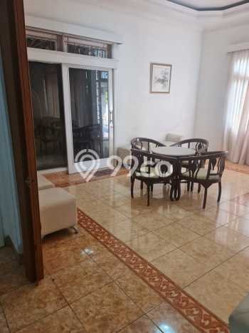 NEW LISTING! Rumah Strategis di Tanjung Barat, LT 300m² LB 400m² NEW LISTING! Rumah Strategis di Tanjung Barat, LT 300m² LB 400m²
