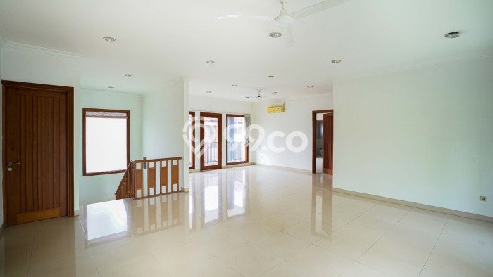 Sewa Rumah Strategis di Pejaten LT 800m2 / LB 500m2 Kondisi Bagus Sewa Rumah Strategis di Pejaten LT 800m2 / LB 500m2 Kondisi Bagus
