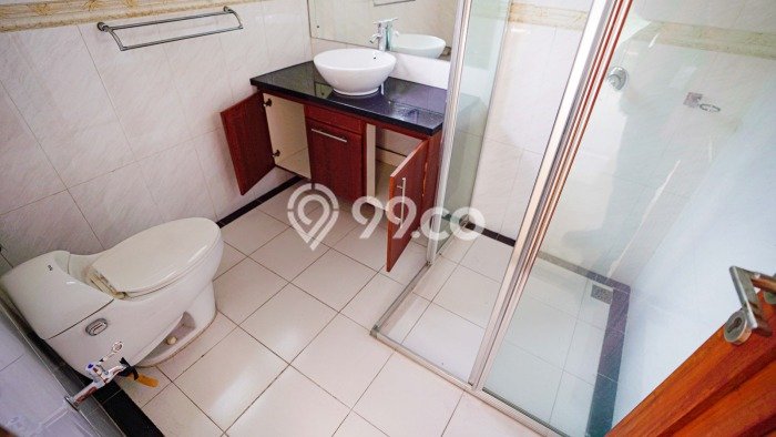 Sewa Rumah Strategis di Pejaten LT 800m2 / LB 500m2 Kondisi Bagus Sewa Rumah Strategis di Pejaten LT 800m2 / LB 500m2 Kondisi Bagus