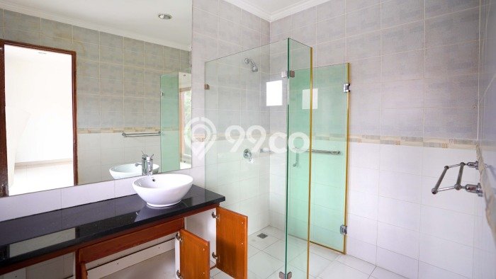 Sewa Rumah Strategis di Pejaten LT 800m2 / LB 500m2 Kondisi Bagus Sewa Rumah Strategis di Pejaten LT 800m2 / LB 500m2 Kondisi Bagus