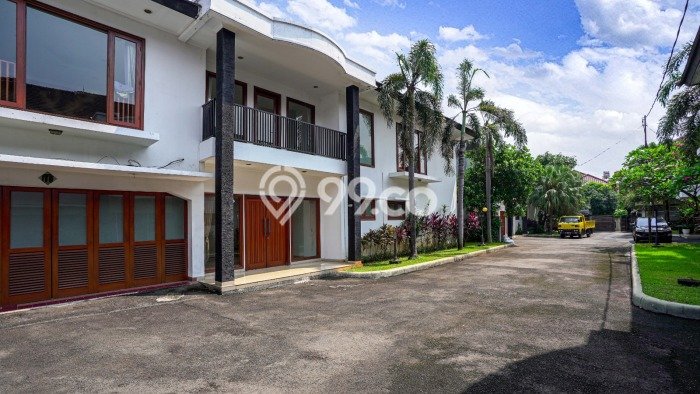 Sewa Rumah Strategis di Pejaten LT 800m2 / LB 500m2 Kondisi Bagus Sewa Rumah Strategis di Pejaten LT 800m2 / LB 500m2 Kondisi Bagus