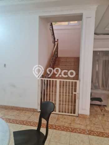 NEW LISTING! Rumah Strategis di Tanjung Barat, LT 300m² LB 400m² NEW LISTING! Rumah Strategis di Tanjung Barat, LT 300m² LB 400m²
