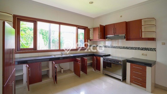 Sewa Rumah Strategis di Pejaten LT 800m2 / LB 500m2 Kondisi Bagus Sewa Rumah Strategis di Pejaten LT 800m2 / LB 500m2 Kondisi Bagus
