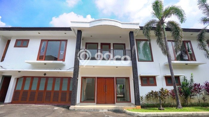 Sewa Rumah Strategis di Pejaten LT 800m2 / LB 500m2 Kondisi Bagus Sewa Rumah Strategis di Pejaten LT 800m2 / LB 500m2 Kondisi Bagus