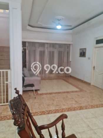 NEW LISTING! Rumah Strategis di Tanjung Barat, LT 300m² LB 400m² NEW LISTING! Rumah Strategis di Tanjung Barat, LT 300m² LB 400m²