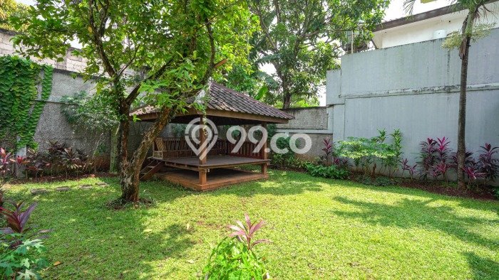 Sewa Rumah Strategis di Pejaten LT 800m2 / LB 500m2 Kondisi Bagus Sewa Rumah Strategis di Pejaten LT 800m2 / LB 500m2 Kondisi Bagus