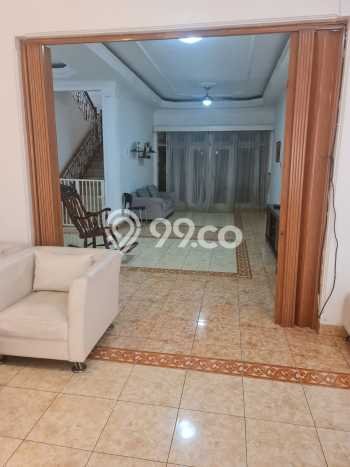 NEW LISTING! Rumah Strategis di Tanjung Barat, LT 300m² LB 400m² NEW LISTING! Rumah Strategis di Tanjung Barat, LT 300m² LB 400m²