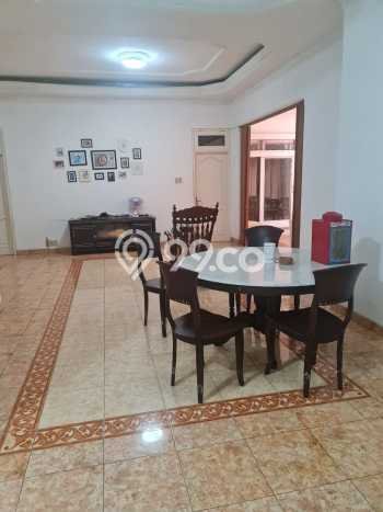 NEW LISTING! Rumah Strategis di Tanjung Barat, LT 300m² LB 400m² NEW LISTING! Rumah Strategis di Tanjung Barat, LT 300m² LB 400m²