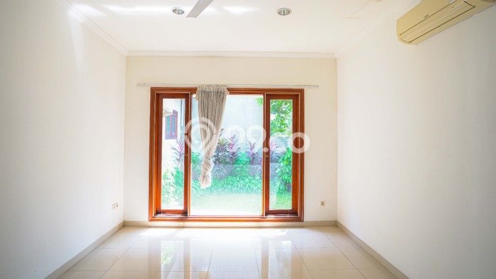 Sewa Rumah Strategis di Pejaten LT 800m2 / LB 500m2 Kondisi Bagus Sewa Rumah Strategis di Pejaten LT 800m2 / LB 500m2 Kondisi Bagus