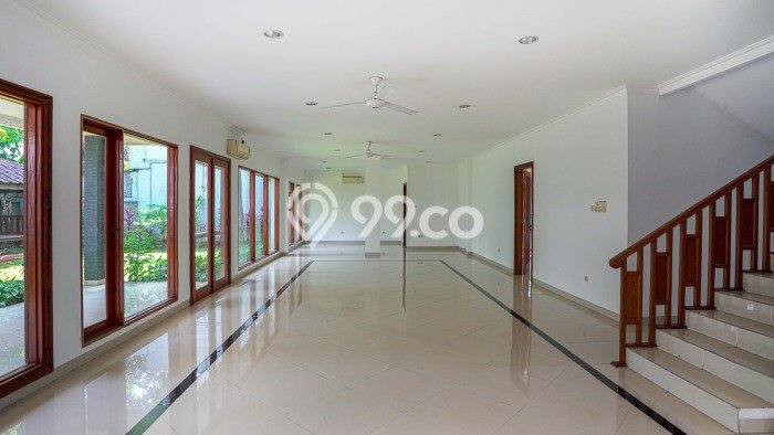 Sewa Rumah Strategis di Pejaten LT 800m2 / LB 500m2 Kondisi Bagus Sewa Rumah Strategis di Pejaten LT 800m2 / LB 500m2 Kondisi Bagus