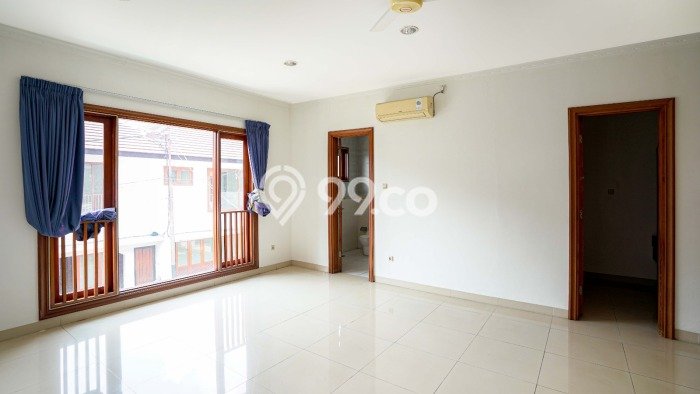Sewa Rumah Strategis di Pejaten LT 800m2 / LB 500m2 Kondisi Bagus Sewa Rumah Strategis di Pejaten LT 800m2 / LB 500m2 Kondisi Bagus