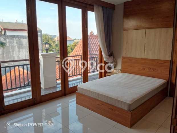 Disewakan! Rumah 3 Kamar Tidur &
3 Kamar Mandi di Lebak Bulus, Jakarta Selatan Disewakan! Rumah 3 Kamar Tidur &
3 Kamar Mandi di Lebak Bulus, Jakarta Selatan