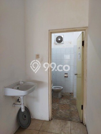 LOKASI STRATEGIS! Ruko For Rent Kawasan Semarang Tengah, Luas 480m², Pusat Niaga LOKASI STRATEGIS! Ruko For Rent Kawasan Semarang Tengah, Luas 480m², Pusat Niaga