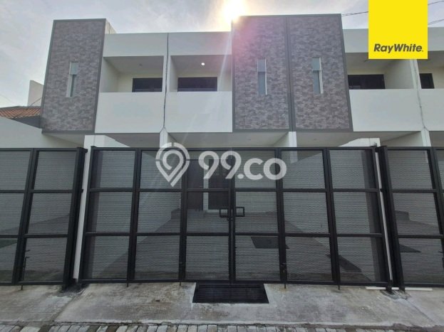 Jual Rumah Bagus Siap Huni LB 100m2 di Tambaksari, Surabaya Jual Rumah Bagus Siap Huni LB 100m2 di Tambaksari, Surabaya