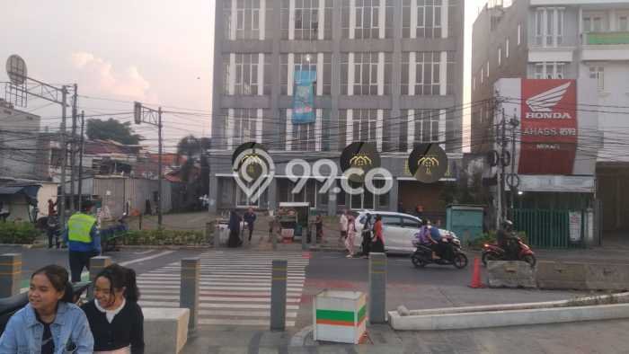 Disewakan Ruko komersial di Matraman luas bangunan 256m2 Disewakan Ruko komersial di Matraman luas bangunan 256m2
