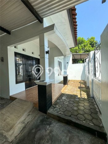 Jual Rumah Bagus Siap Huni LB 180m2 di Banyumanik, Semarang Jual Rumah Bagus Siap Huni LB 180m2 di Banyumanik, Semarang