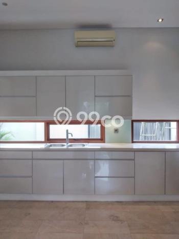 Ready to Use! Premium House LT 468m2 Desain Elegan di Kemang Ready to Use! Premium House LT 468m2 Desain Elegan di Kemang