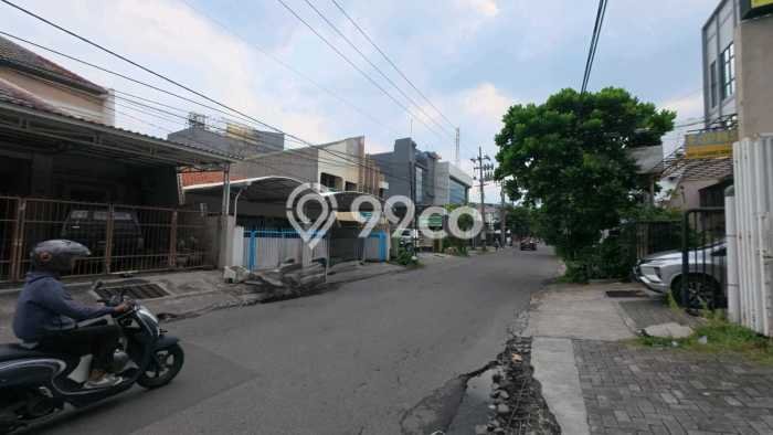 Hunian Elit LB 180m2 Siap Huni Desain Elegan di Ngagel, Surabaya Hunian Elit LB 180m2 Siap Huni Desain Elegan di Ngagel, Surabaya