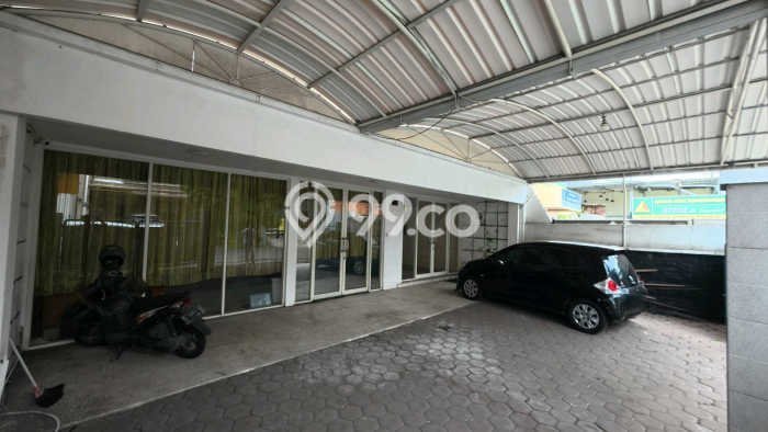Hunian Elit LB 180m2 Siap Huni Desain Elegan di Ngagel, Surabaya Hunian Elit LB 180m2 Siap Huni Desain Elegan di Ngagel, Surabaya