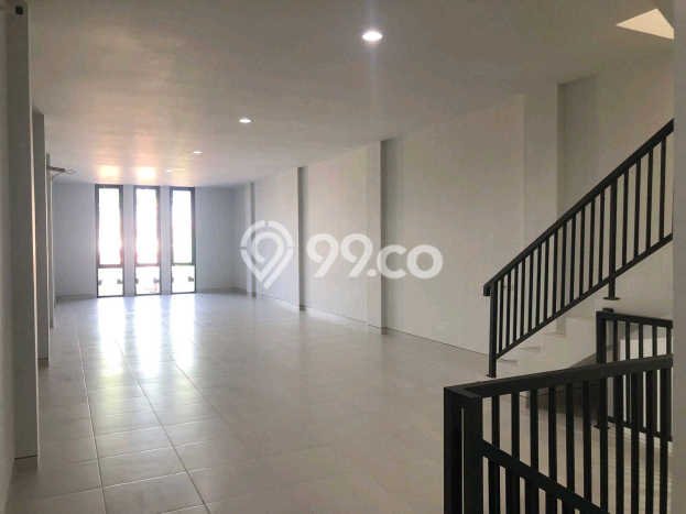 Ruko disewakan lokasi strategis Rungkut Surabaya 300m2 Ruko disewakan lokasi strategis Rungkut Surabaya 300m2