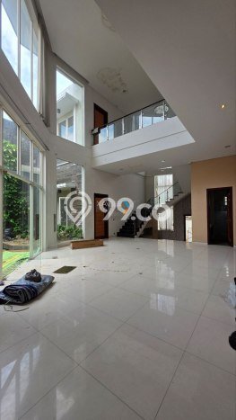 Ready to Use! Luxury House LT 701m2 Desain Modern di Soekarno Hatta Ready to Use! Luxury House LT 701m2 Desain Modern di Soekarno Hatta