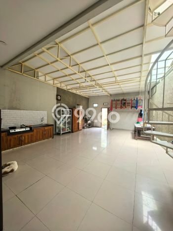 For Sale Rumah 6 Kamar Lokasi Ideal Nyaman dan Strategis di Klojen For Sale Rumah 6 Kamar Lokasi Ideal Nyaman dan Strategis di Klojen