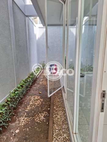 Rumah Elit Modern Siap Huni di Bintaro Jakarta Selatan Rumah Elit Modern Siap Huni di Bintaro Jakarta Selatan