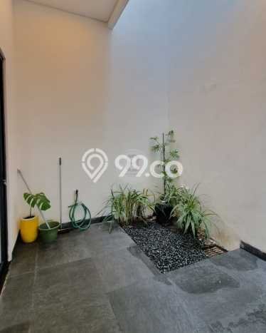 Rumah Modern 4 KT di Bintaro Tangerang Selatan Semi Furnished Rumah Modern 4 KT di Bintaro Tangerang Selatan Semi Furnished