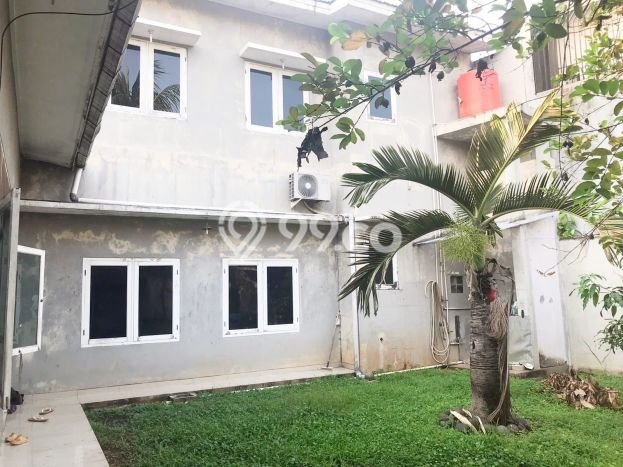 Rumah Luxury di Tangerang Selatan Lokasi Strategis Kondisi Baik Rumah Luxury di Tangerang Selatan Lokasi Strategis Kondisi Baik