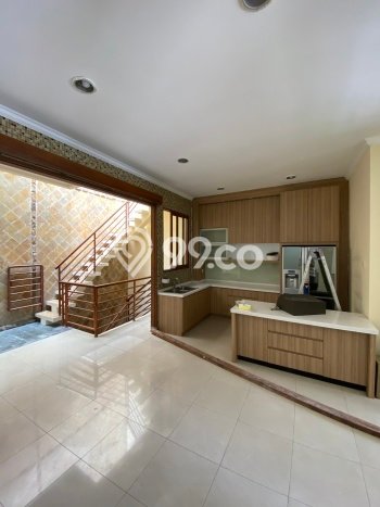 Disewakan! Rumah 6 Kamar Tidur &
4 Kamar Mandi di Tomang, Jakarta Barat Disewakan! Rumah 6 Kamar Tidur &
4 Kamar Mandi di Tomang, Jakarta Barat