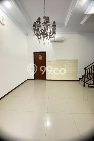 Rumah Luxury Modern Tanpa Renovasi di Cawang Jakarta Timur Rumah Luxury Modern Tanpa Renovasi di Cawang Jakarta Timur